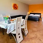 Sandro Haus Kmb Seeappartement Am Ossiacher Mit Direktem Seezugang Und Hallenbad *