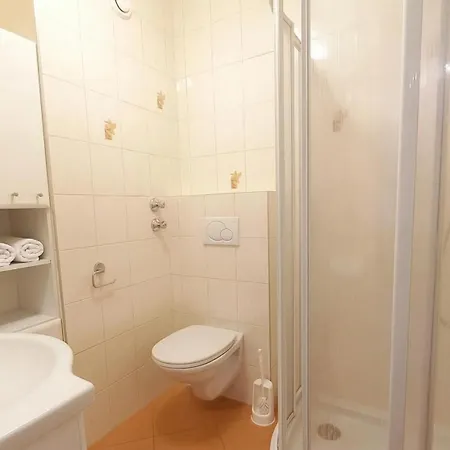 Apartmán Sandro Haus Kmb Seeappartement Am Ossiacher Mit Direktem Seezugang Und Hallenbad